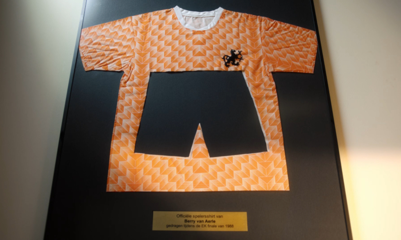 Geluksbroekje uit EK 1988 shirt geknipt